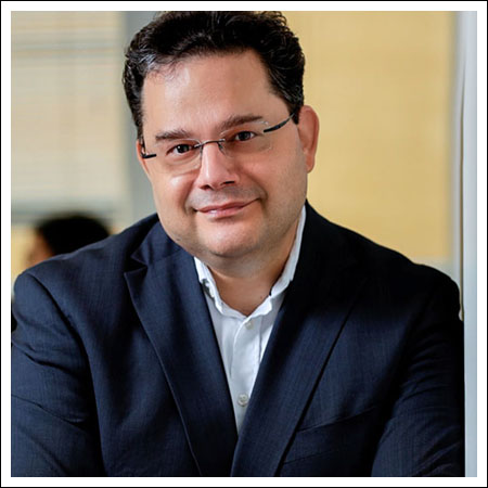 <strong>Γιάννης Λάριος</strong>